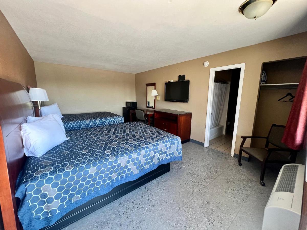 The Country Corner Inn Devine Extérieur photo