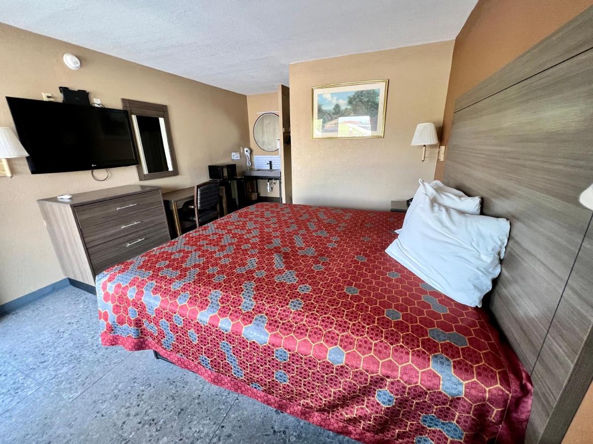 The Country Corner Inn Devine Extérieur photo